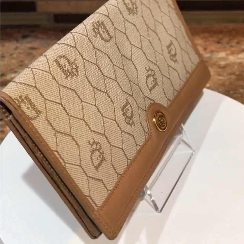 Dior classic wallet